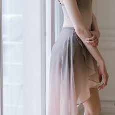 画像2: 【BYPLIE】 ストラップレススカート　リハーサル丈　OmblePink-Gray (2)