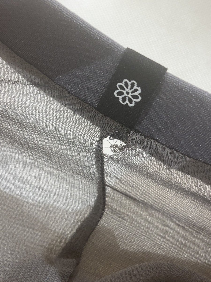 画像3:  B品【DellaLo'MILANO 】 Sogno Skirt(定価14,000円)両サイドのほつれ (3)