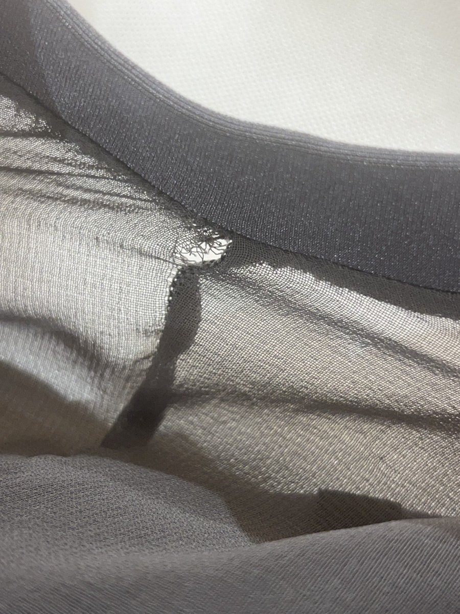 画像2:  B品【DellaLo'MILANO 】 Sogno Skirt(定価14,000円)両サイドのほつれ (2)