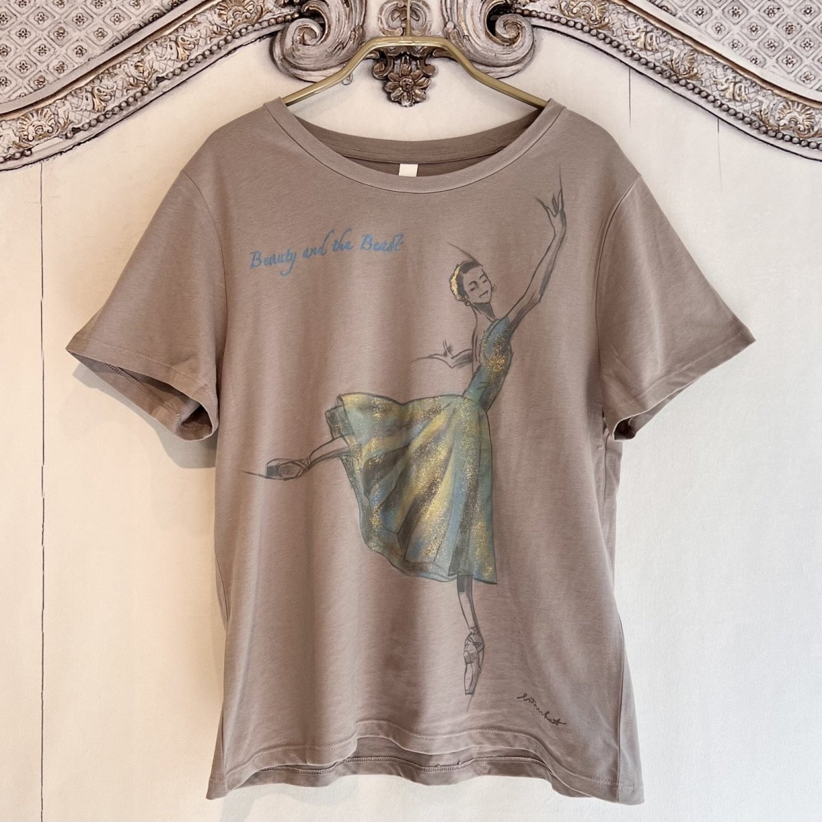 画像1: 【entrechat】  デザイナー 根井様 直筆〈美女と野獣〉オーガニックコットンTシャツ ゴールドラメ (1)