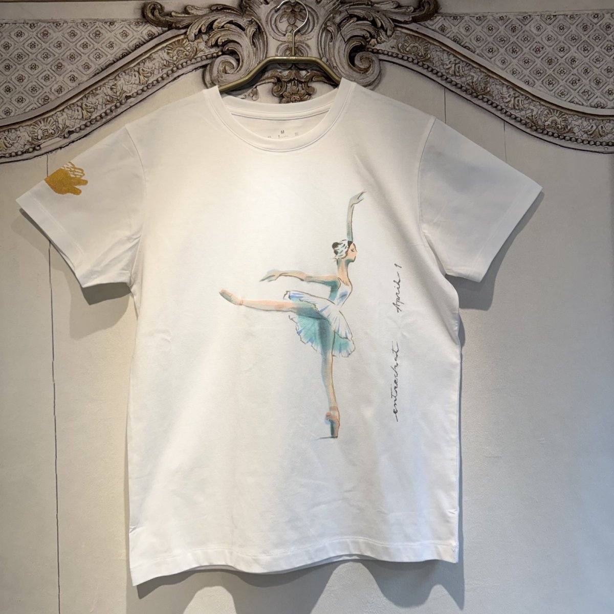 画像1: 【entrechat】デザイナー直筆 Odette Swan Ballerina 半袖Tシャツ (1)