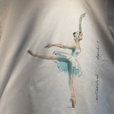 画像4: 【entrechat】デザイナー直筆 Odette Swan Ballerina 半袖Tシャツ (4)