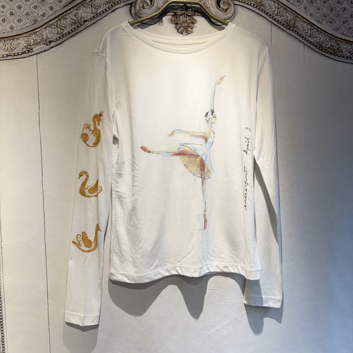 画像1: 【entrechat】デザイナー直筆 Odette Swan Ballerina 長袖クルーネックＴシャツ (1)